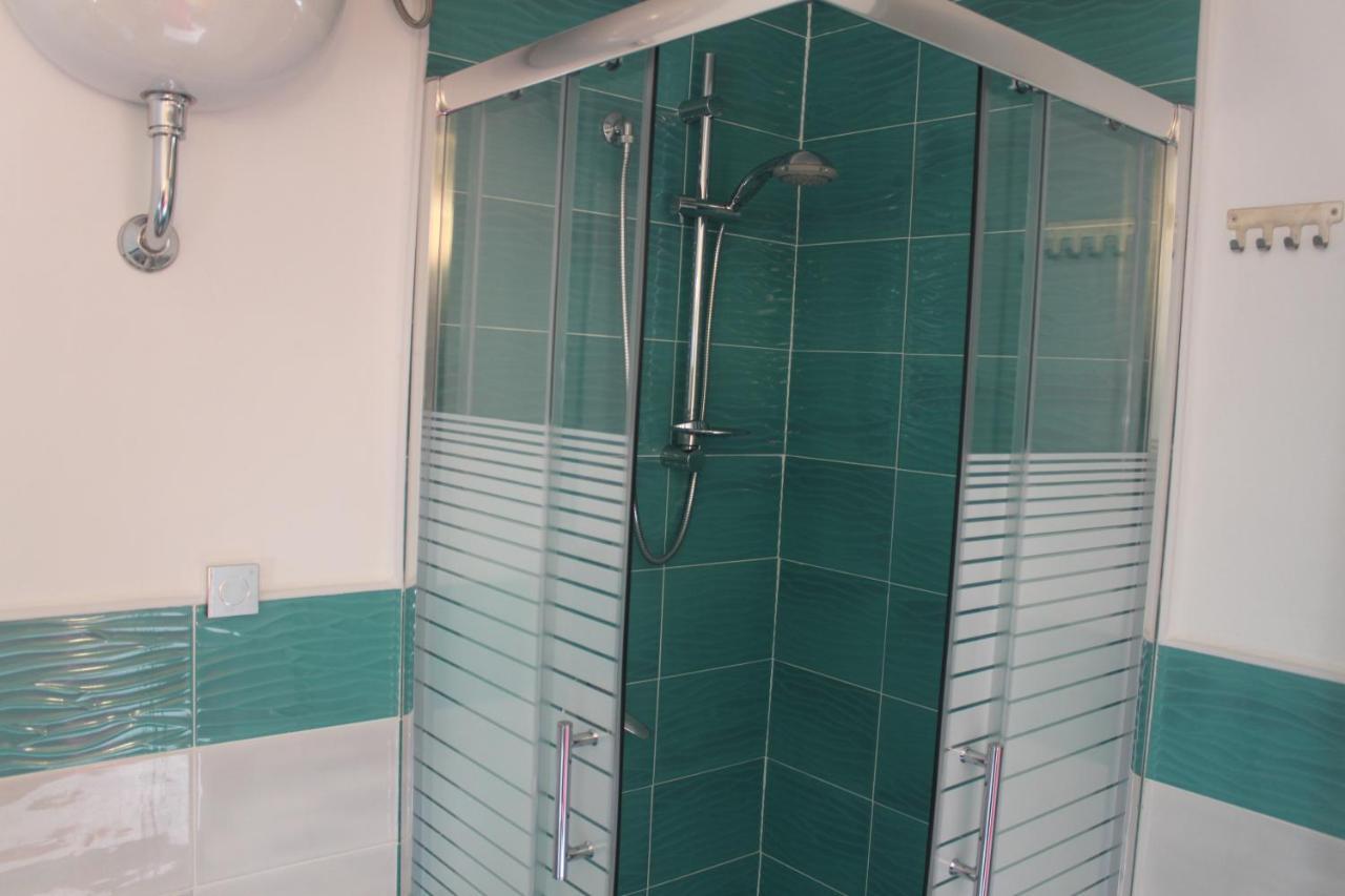 Camere Dieci Maggio- Beb Dory, Nemo, Guizzo Ponza Buitenkant foto